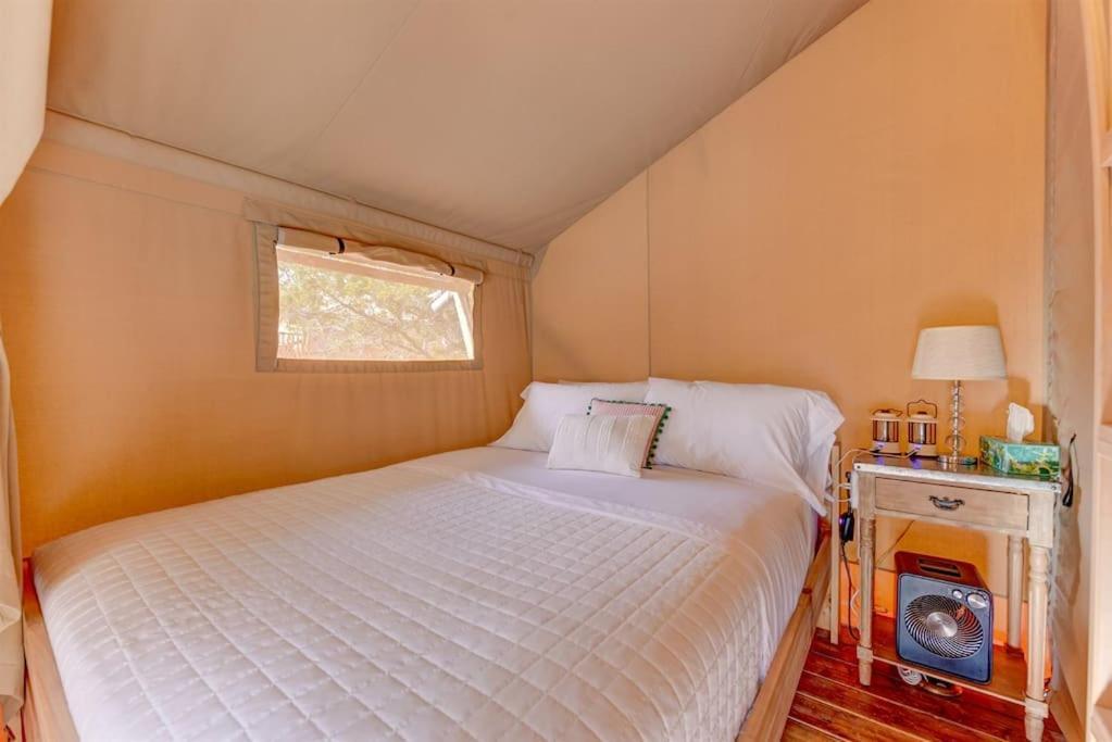 Отель 12 Fires Luxury Glamping With Heating #5 Джонсон-Сити Экстерьер фото