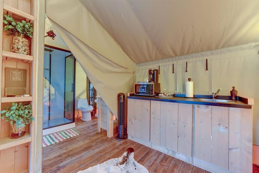 Отель 12 Fires Luxury Glamping With Heating #5 Джонсон-Сити Экстерьер фото